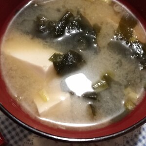 すぐにできる！豆腐とわかめの味噌汁